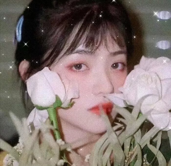 红衣小女孩